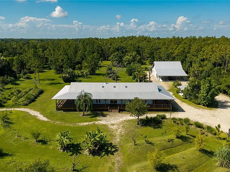 828 Sanctuary Rd — Photo 2