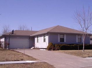2853 SW Lincolnshire Ct, Topeka, KS 66614