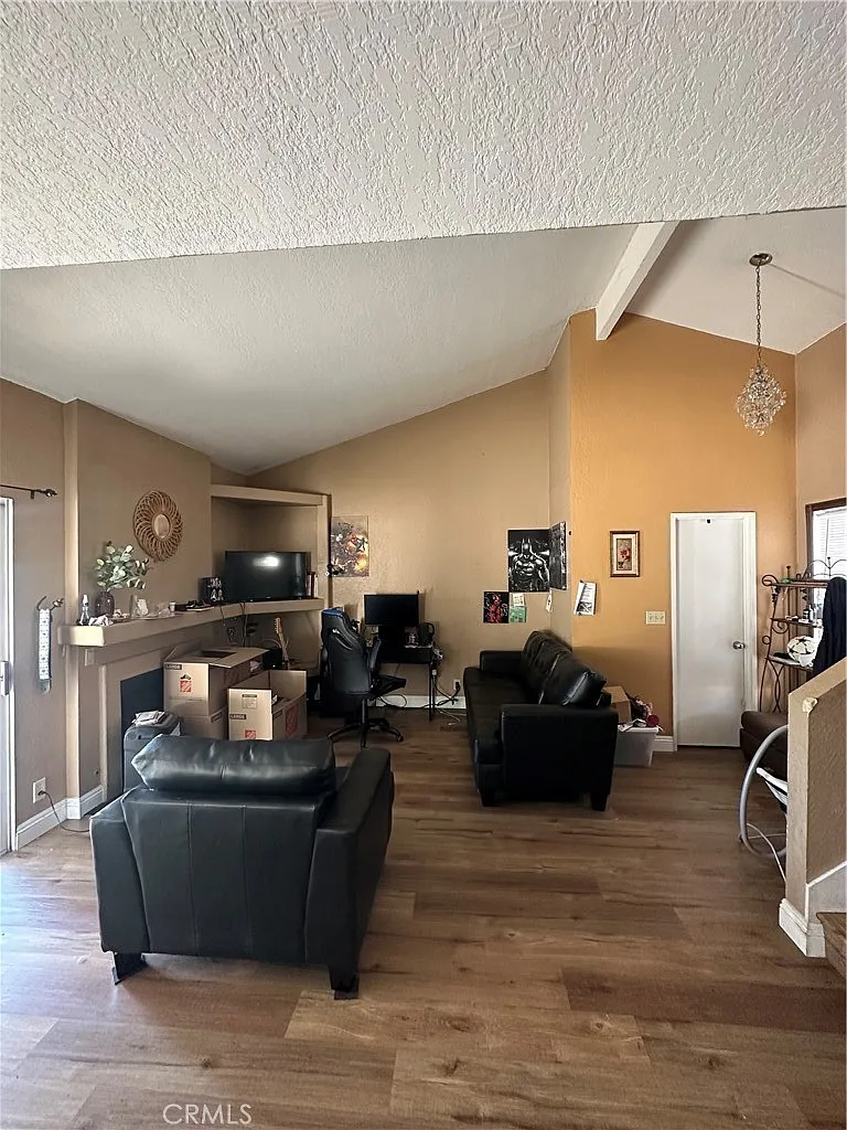 2 bed, 1.5 bath, 1150 sqft, $2,200 — Photo 2