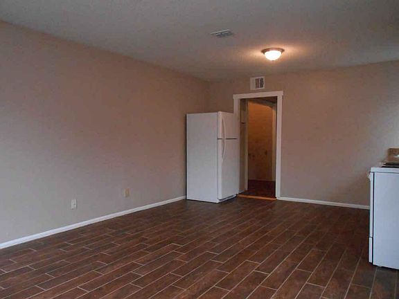 2nd image of 247 Doolittle St APT 2