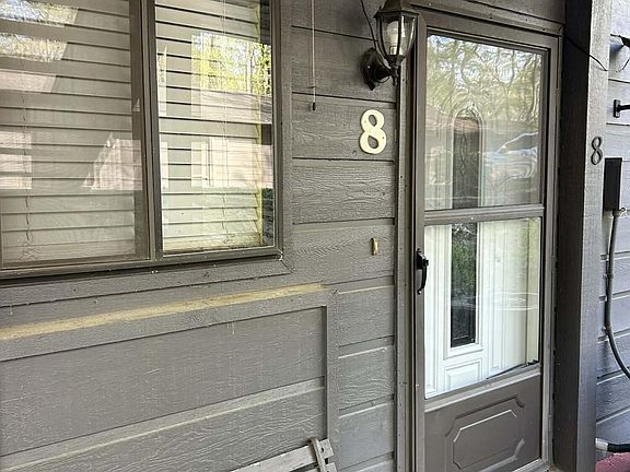 3rd image of 605 W Hills Dr