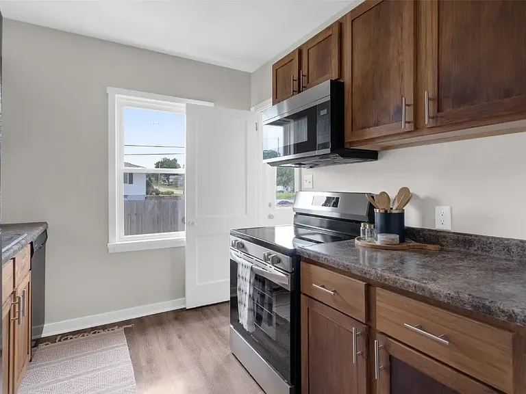 1049 Staub Ct NE — Photo 20