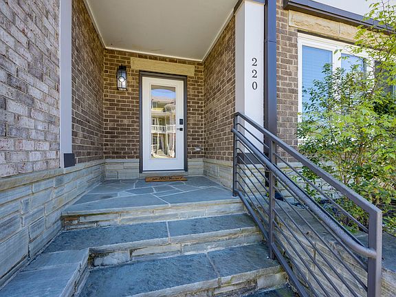3rd image of 220 22nd St