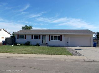365 Jade St, Dickinson, ND 58601