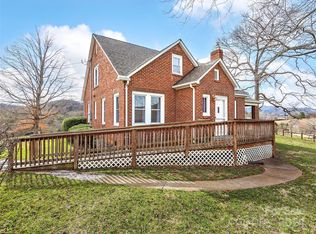 704 Mulberry St, Clyde, NC 28721