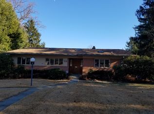 6112 Robinwood Rd, Bethesda, MD 20817