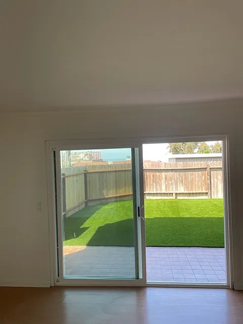 2 bed, 1.5 bath, 1050 sqft, $4,650 — Photo 2