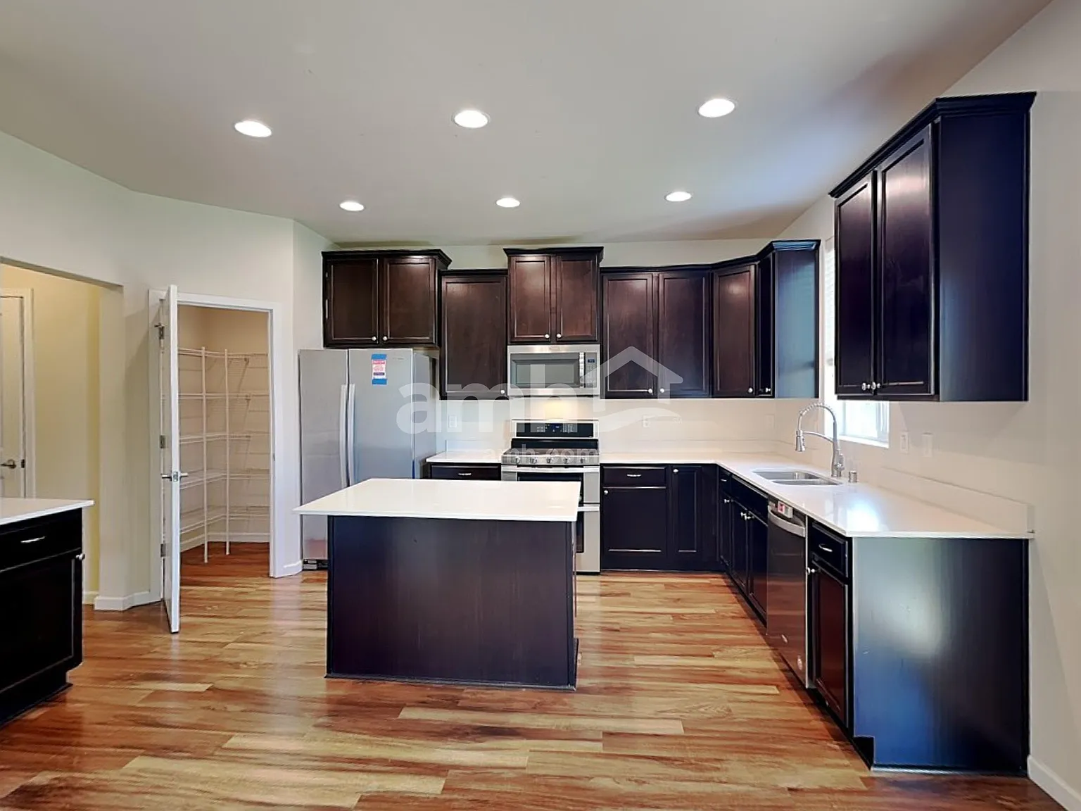 5 bed, 3.0 bath, 2776 sqft, $3,550 — Photo 3