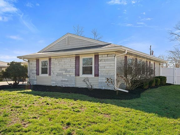 3rd image of 2846 Hillside Dr