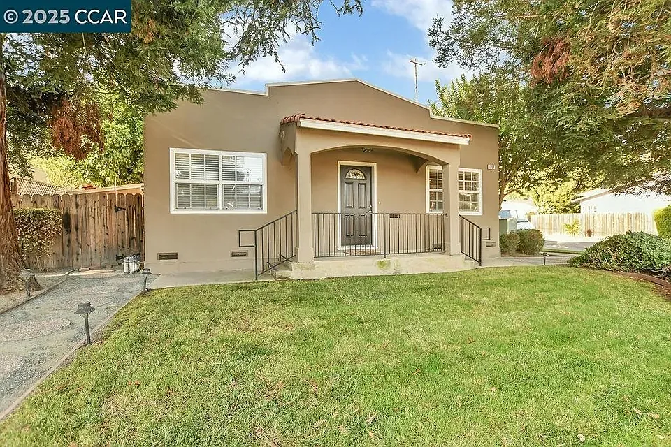 1704 Alhambra Ave photo 1