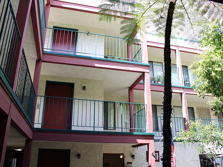 Santa Fe Manor — Photo 21