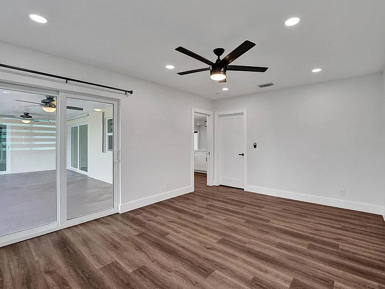 5011 Buchanan St — Photo 33