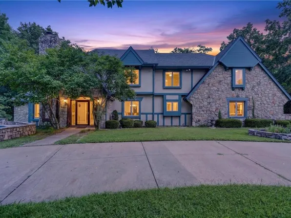 6807 Cedar Bnd, Parkville, MO 64152