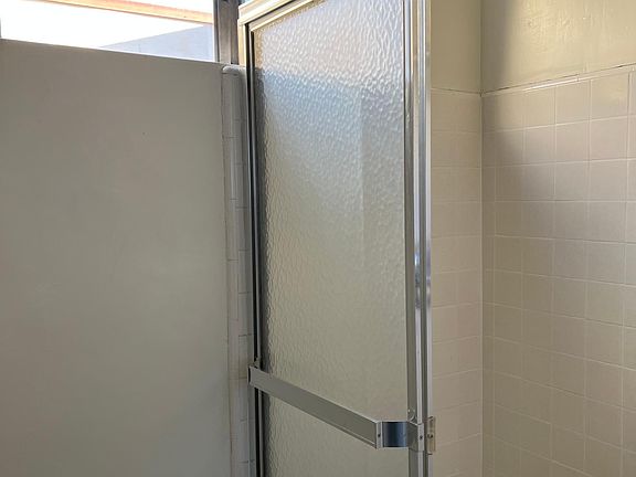2nd image of 5539 Whitsett Ave #8