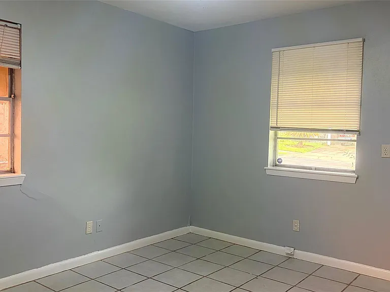 3007 Akard St — Photo 3