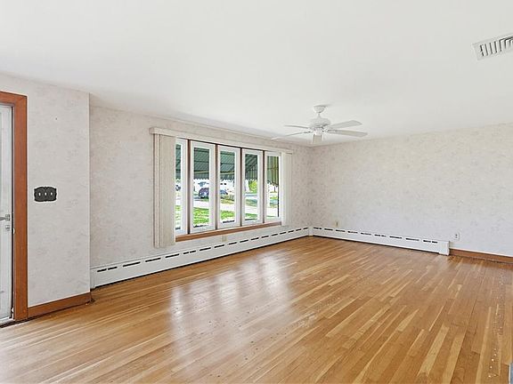 4th image of 10 Brayton Rd