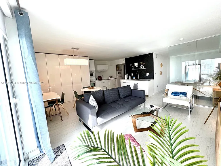 345 Ocean Dr #525 — Photo 4