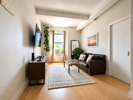 Living room, photo 2