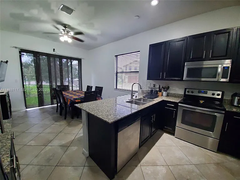 9194 SW 36th St — Photo 3