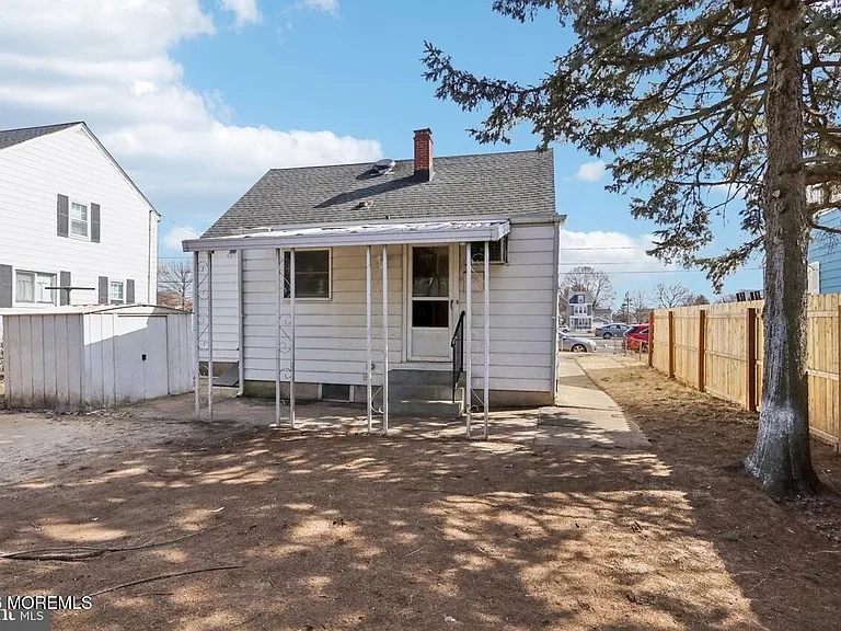 536 E Franklin St — Photo 12