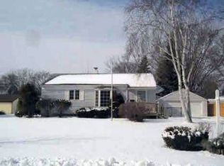 2895 Albert St N, Roseville, MN 55113