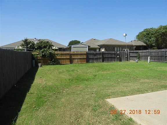 4th image of 2409 Westchester Dr