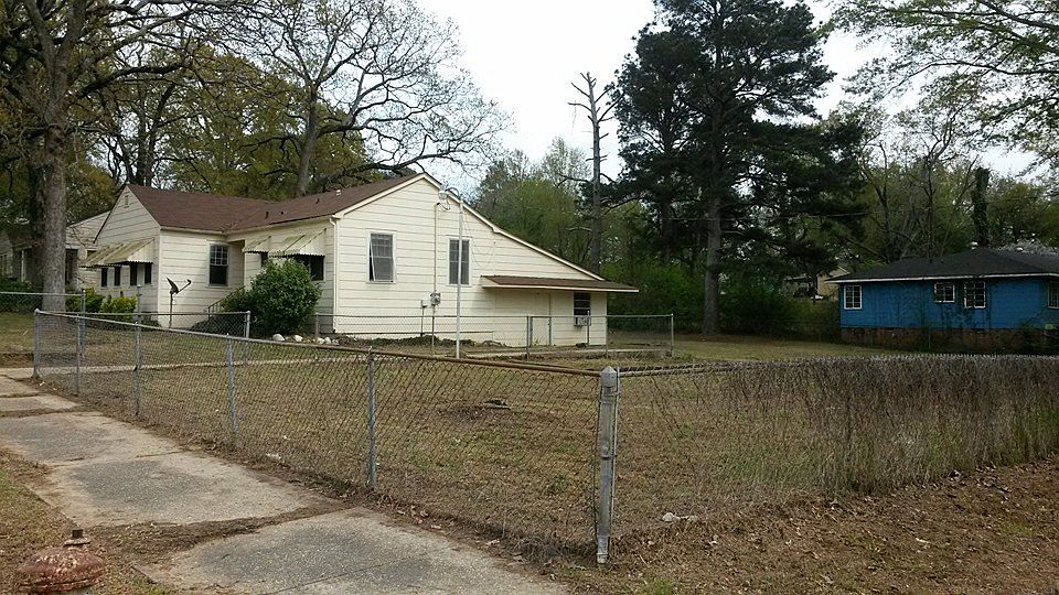 2nd image of 2525 Latimer Ave
