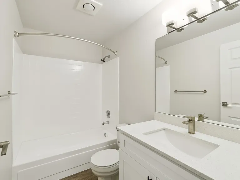 Spinnaker Apartments — Photo 22