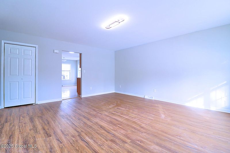 5th image of 242 Edward Street
