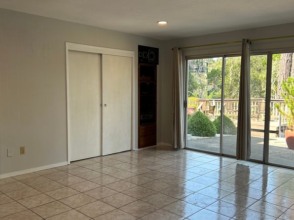 10 Crandall Rd #A