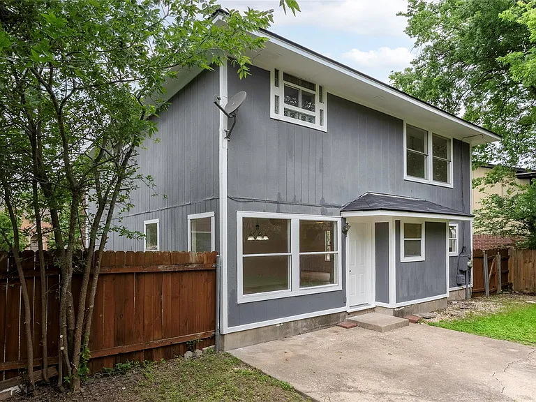 13701 Cambourne Dr — Photo 32