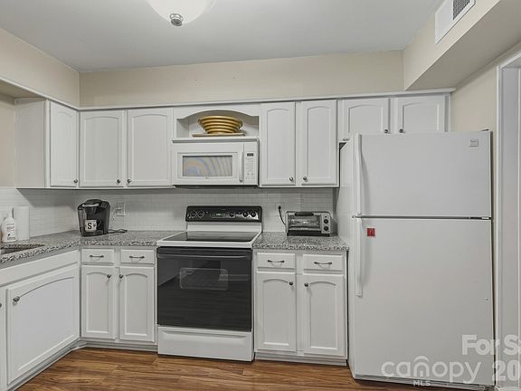 3rd image of 7034 Quail Hill Rd