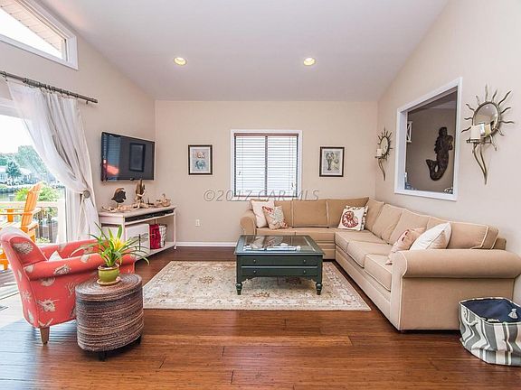 120 Watertown Rd Living Room