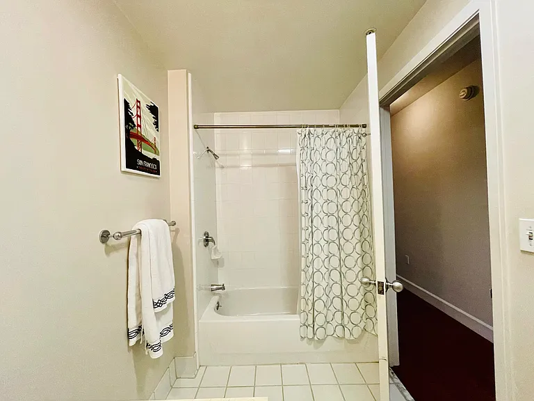 Second full bathroom with tub/shower.