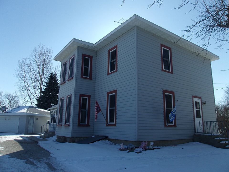 1st image of 134 W Waupun St