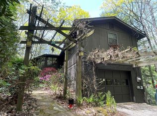 2 Chestnut Dr, Swannanoa, NC 28778