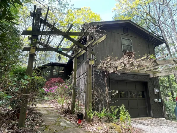 2 Chestnut Dr, Swannanoa, NC 28778