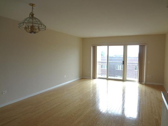 2nd image of 1327 Brown St Unit 606