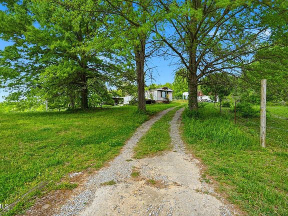 3rd image of 2376 Middle Creek Rd