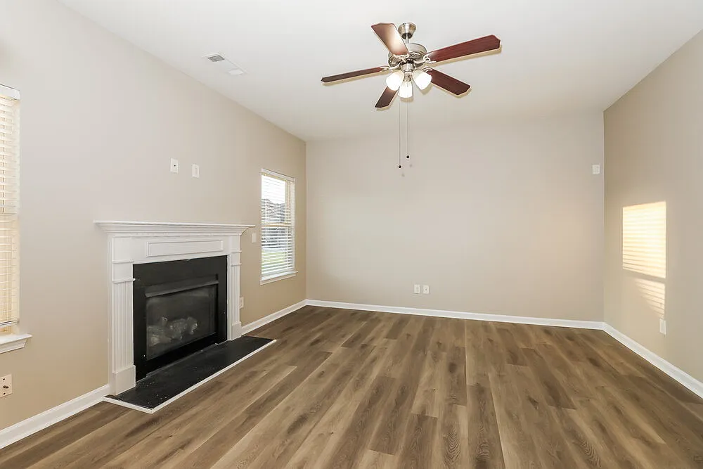4 bed, 2.5 bath, 2104 sqft, $2,445 — Photo 4