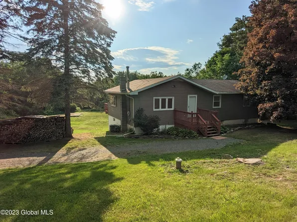 70 BENTLEY Drive, Troy, NY 12182