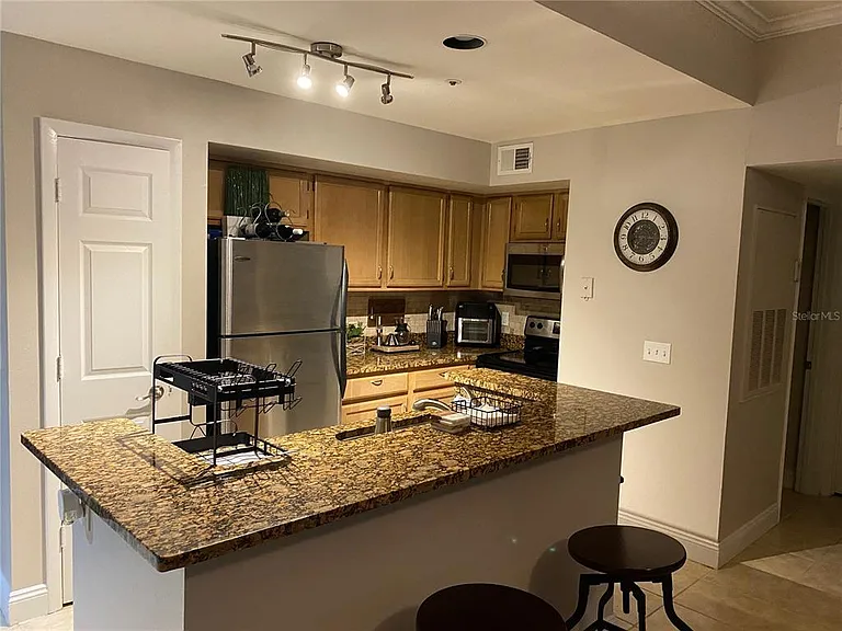 482 N Pin Oak Pl #304 — Photo 2