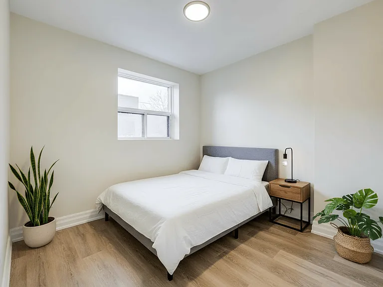 155 Charlton Ave E — Photo 8