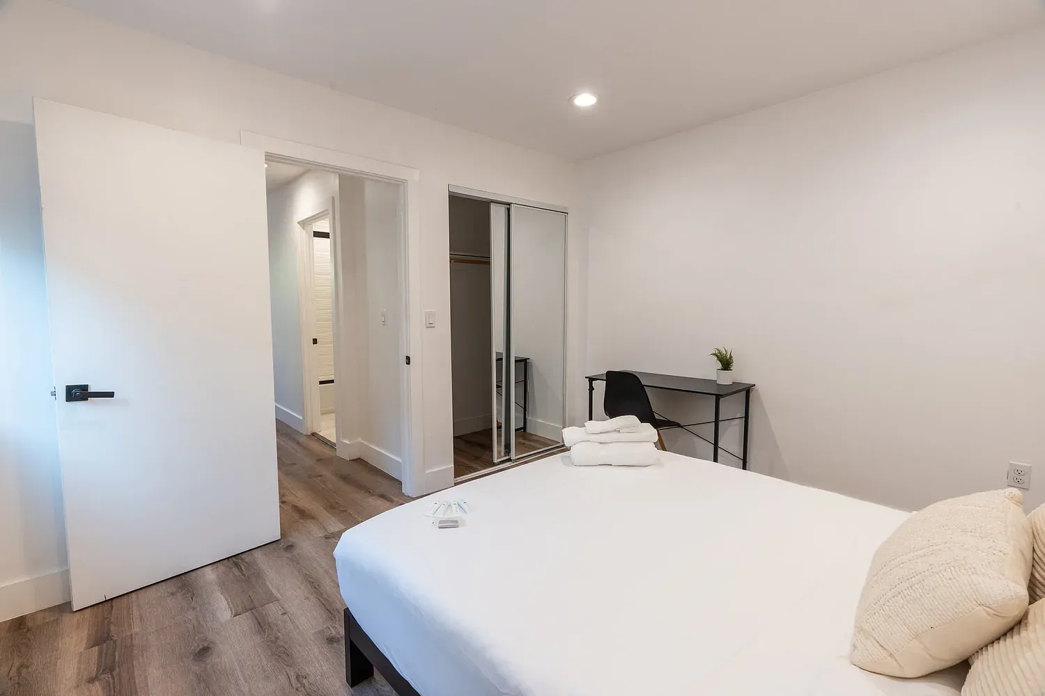 4 bed, $1,800 — Photo 3