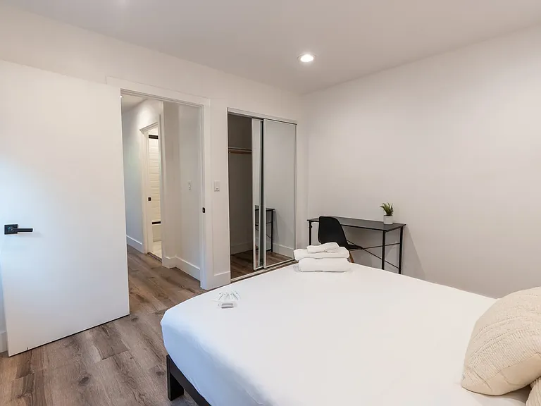 1148 N Sycamore Ave #B — Photo 3