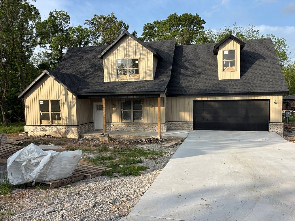 14 Cannich Dr