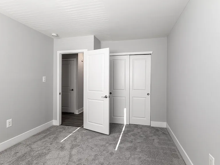 Ridge Court Apartments — Photo 14