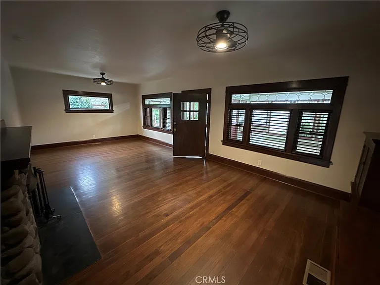 394 S Shaffer St — Photo 14