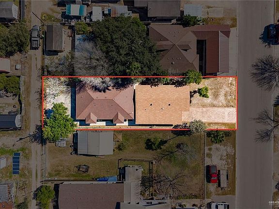 4th image of 534 E Acacia Ave