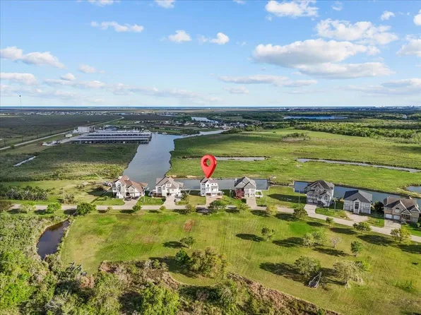 211 Tuna Run Rd, Freeport, TX 77541